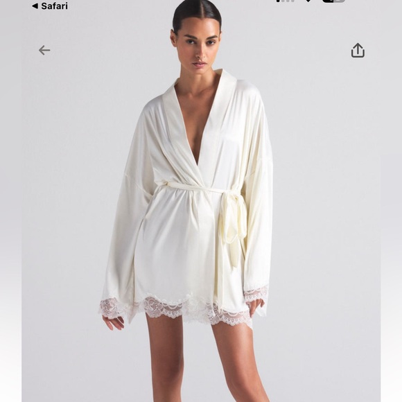 Skims Bridal Robe - Picture 3 of 6